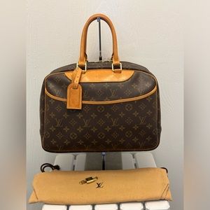 ✨sold❗️Authentic LV Deauville ✨